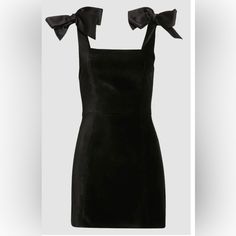 Lustrous Satin And Plush Velvet Square Neck Tie Straps 97% Polyester, 3% Elastane Dry Clean Questions? Leave A Comment Below! Velvet Black Dress, Olivia Black, Black Velvet Dress, Alice Olivia, Square Neck, Neck Tie, Colorful Dresses, Black Dress, Dry Clean