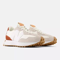 Flared midsole Suede and mesh upper Medial linear ‘New Balance’ text branding Retro inspired nylon tongue Split eyerow Mode Tennis, New Balance Classics, New Balance 327, New Balance Women, Retro Sneakers, Lacing Sneakers, Trail Running Shoes, Mens Slippers, Rubber Heels