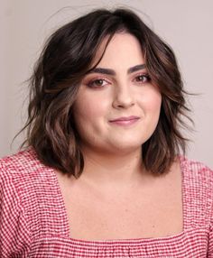 Fat Face Haircuts, Plus Size Hairstyles, Hairstyles For Fat Faces, Spring Haircuts, Chubby Face Haircuts, Hair To One Side, Wavy Haircuts, Lob Hairstyle, Lob Haircut