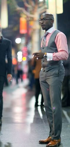 Style for days. Style Gentleman, A Man In A Suit, Man In A Suit, Mens Fashion Smart, Sharp Dressed Man, Gray Suit, Fashion Business, Black Men Fashion, Well Dressed Men