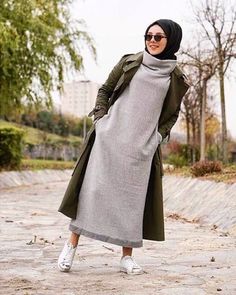 20 Attractive Hijab Winter Outfits Buzz16 Hijabi Mode, Hijab Stile, Hijab Trends, Chique Outfits, Mode Abaya, Hijabi Style, Casual Hijab Outfit, Hijab Chic, Hijabi Outfits