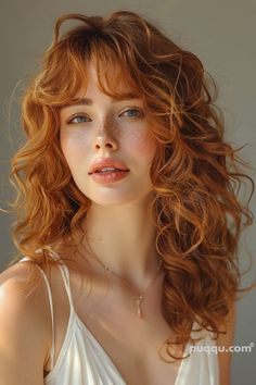 Curtain Bangs Curly Hair: Styling Tips & Ideas - Puqqu Cool Hairstyles For Girls, Textured Curly Hair, Red Curly Hair, Extension Hair, Curly Bangs, Bangs Curly, Women's Hairstyles, Curly Hair With Bangs, Summer Hair Color