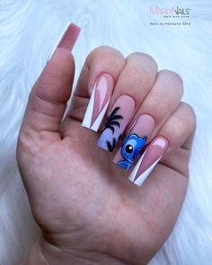 Disney Nails Long, Stitch Acrylic Nails, Stitch Nails Acrylic, Nail Art Stitch, Stitch Nail Designs, Stitch Nail Art, Stitch Nails, Disney Acrylic Nails, Unghie Sfumate