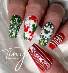 Christmas Reindeer Nail Designs, Mickey Mouse Inspired Nails, Olaf Christmas Nails, Polar Express Nails, Christmas Nails Ideas Holiday, Marvel Nails Designs, Disney Holiday Nails, Disney Christmas Nails Design, Gingerbread Nail Art