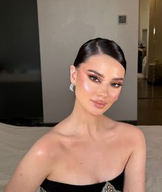 make up pretty girl Prom Eye Makeup, Bridesmaid Hair Makeup, Glam Makeup Look, Fancy Makeup, Makeup Eye Looks, Bridal Makeup Looks, Elegant Makeup, Glowing Makeup