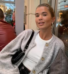 Prettiest Celebrities, Skandinavian Fashion, Instagram Outfits, Stockholm Fashion, Grey Cardigan, Looks Style