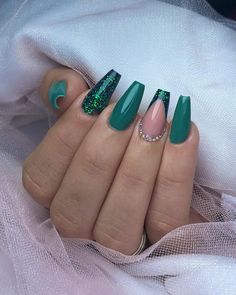 Nails Acrylic Autumn, Emerald Green Nail Designs, Hocus Pocus Nails, Nail Trends Spring, Earthy Nails Acrylic, Nails For School, Earthy Nails, Spring Nail Inspiration, Teal Acrylic Nails