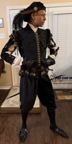 1500s Mens Fashion, Medieval Italian Clothing, Men Ren Faire Costume, Royal Fashion Men, Sca Outfits, Medieval Outfits Men, Medieval Clothing Royal, Bard Outfit, Romeo Costume