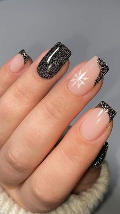 Late December Nails, Classic Winter Nails, Early Winter Nails, Winter Acrylic Nails, New Years Nail Designs, January Nails, Winter Nails Acrylic, Christmas Gel Nails, Glitter Gel Nails