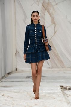 Elisabetta Franchi RTW Spring 2022 [PHOTOS] – WWD Moda Denim, Moda Jeans, Milano Fashion Week, Spring Summer 2022, Models Off Duty, 가을 패션, Summer 2022, Fashion Week Spring, Primavera Estate