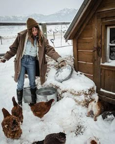 Alaska Homestead Aesthetic, Baileys Aesthetic, Gardening Outfits For Women, Barn Aesthetic, Mountain Woman, Farm Aesthetic