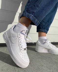 Wallpaper Nike, Tenis Air Force, Nike Air Force 1 Outfit, Af1 Shoes, Sneaker Nike, Nike Shoes Air Force, White Nike Shoes, Jordan Shoes Girls, Nike Air Shoes