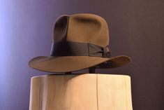 Luxury Leather Casual Fedora, Distressed Brown Leather Fedora Hat, Brown Vintage Fedora, Indiana Jones Fedora, Stetson Fedora, Indiana Jones Hat, Luxury Gentleman’s Fedora With Flat Brim, Alligator Boots