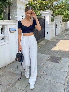 White Pants Outfit, Look Boho Chic, Classy Summer Outfits, Europe Outfits, Paris Outfits, White Pants