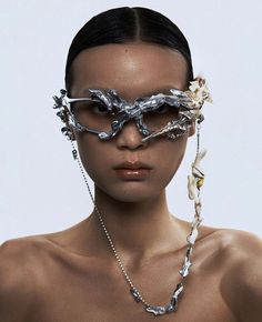 Neo Punk, Aespa Core, Shell Glasses, Futuristic Fashion, Futurism, Art Tutorial, Jewelry Inspo, Gq, Headpiece