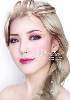 Disney Frozen : Elsa Make-up tutorial / how to do via PONY Syndrome Elsa Makeup Tutorial, Elsa Makeup, Frozen Makeup, Pony Makeup, Disney Makeup, Girl Tips, Frozen Elsa, Costume Makeup