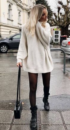 Minimalisticky Chic, Casual New Years Eve Outfits, Ootd Sweater, Boho Winter Outfits, Winter Grunge, Tights Boots, New Year’s Eve Outfit, Winter Sweater Dresses, Nye Outfits