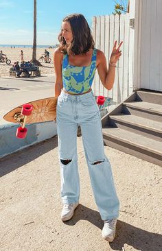 Jeans With Sneakers, Loose Straight Jeans, Ripped Jeans Women, High Waist Trousers, Shop Jeans, Denim Patterns, Beginning Boutique, Strapless Tops, Crop Top Sweater