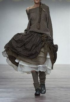 слойона спідниця Ropa Upcycling, Mode Tips, Lagenlook Style, Mode Boho, Mori Girl, 가을 패션, Mode Inspiration, A Dress, Look Cool