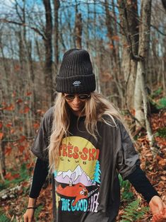 Hippie Outfits Women, Colder Outfits, Granola Girl Outfits, Surfergirl Style, Womens Oversized Tee, Looks Hippie, Hiking Style, Oversized Aesthetic, Edgy Fashion Outfits