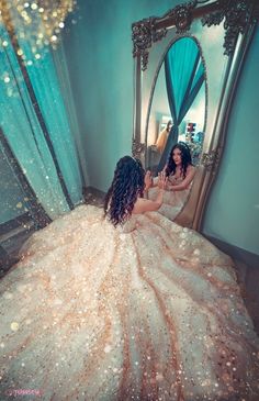 Quince Picture Ideas, Quinceañera Photoshoot Ideas, Quince Photoshoot Ideas, Cinderella Quinceanera Themes, Quinceanera Stuff, Quince Pictures, Quinceanera Pictures, Quince Themes, Women Celebrating