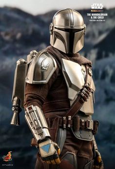 the hot toys star wars action figure has a helmet and armor on it's chest