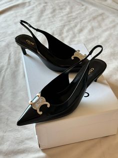 Celine Shoes, Shoes World, Sandals Flats, Stunning Shoes, Latest Shoe Trends, Elegant Shoes