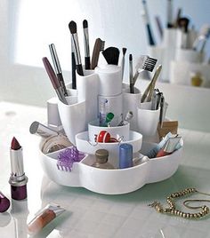 Rangement Makeup, Beauty Organization, Beauty Storage, Makeup Room, Make Me Up, Contour Makeup, Lazy Susan, Diy Makeup, Beauty Room