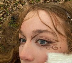 Hippie Makeup, Funky Makeup, Vampire Bride, Baby Kostüm, Graphic Makeup, Swag Makeup, Ethereal Makeup, Interesting Images, Being Creative