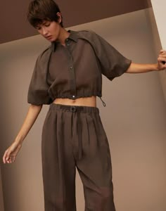 Camisa de organza (241MH911MG226) de Mujer | Brunello Cucinelli Organza Shirt, Leather Sandals Flat, Boutique Online, Sheer Fabric, Feminine Look, Shirt Skirt, Balloon Sleeves, Crop Shirt, Event Dresses