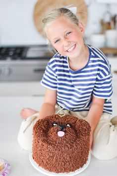 How To Make A Puppy Birthday Cake, Dog Cake Design Ideas Simple, Easy Dog Cake For Kids, Dog Birthday Cake For Kids, Puppy Birthday Cake For Kids, Dog Cakes For Kids, Puppy Themed Birthday Cake, Fondant Puppy, Dog Themed Birthday Cake