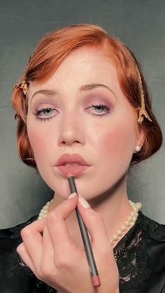 1920s makeup! Great Gatsby Inspired!!! #makeuptutorial #makeup #vintages... 1920 Hair And Makeup, Roaring 20s Makeup Gatsby, 1920s Eye Makeup