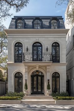 Modern Chateau House, French Villa Exterior, Modern French Chateau Exterior, Modern Castle House, Big House Aesthetic, French Chateau Exterior, French Transitional Home, French House Design, Transitional Home Exterior