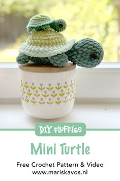 a crocheted turtle sitting on top of a cup with the words diy puffies mini turtle