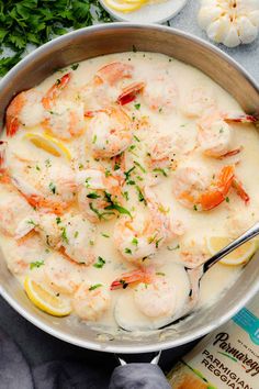 a pan filled with shrimp and lemon sauce