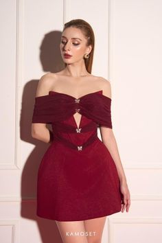 Short Red Carpet Dresses, Trendy Date Night Outfit, Date Night Outfit Ideas, Night Outfit Ideas, Elegant Outfit Classy, Dark Dress, Elegant Mini Dress, Royal Dresses