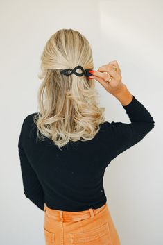 These alligator claw clips are to die for, and are so unique! Different from our normal alligators, they have a fun and chic infinity loop style. How often can you find an accessory that is unique and cute but also, so incredibly practical? These clips pass every headrest or movie theater chair test! Wear it everyday around the house, during your workouts, to work, or for your next girls night, it'll always match the vibe. They are 4.5 inches long. 3 colors: brown, black, amber Movie Theater Chairs, Bow Ponytail, Bandana Hairstyles, Colors Brown, Claw Clips, Branded Gifts, Wallet Accessories, Screw Back Earrings, Scrunchie Hairstyles