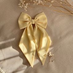 "Premium quality chiffon medium hair bow with pointed tail in pale yellow. This stylish hair bow is an ideal hair accessory for wearing to a special occasion or even everyday wear. 🎁It will also make a great \"gift for girl.\" They are handmade with love and care from  high quality fabric in our studio in England. 📍Available in different attachments: ✅Barrette  ✅Comb Slide ✅Alligator Clip 📍If you need this in a different attachment that isn't listed, please feel free to message me.  📏Bow mea She Wore A Yellow Ribbon, Yellow Bow Aesthetic, Vtuber Aesthetic, Yellow Hair Bow, Yellow Hair Accessories, Bow Light, Tail Hair, Yellow Bow, Yellow Accessories