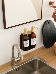 Shows wall mounted refillable soap dispenser set in kitchen Shower Soap Holder, Mouth Wash Dispenser Ideas, Shampoo And Conditioner Dispenser, Soap And Shampoo Holder Bathroom, Bathroom Soap Holder Ideas, Soap Wall Holder, Hands And Dishes Soap Dispenser, Gold Hand Soap Dispenser, Metal Soap Dispenser