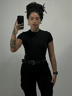 Feminine Masculine Style Aesthetic, Lesbian Nightclub Outfit, Tomboy Style Ideas, Tomboy Style Outfits Masculine, Black Women Tomboy Outfits, Masc Outfits Black Women, Masc Black Woman Aesthetic, Girl Masculine Outfits, Masc Aesthetic Girl