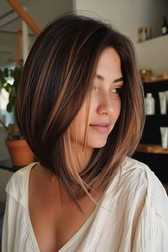 45 Trendy Short Layered Haircuts For Women: Chic, Easy &Amp; Versatile 2024 35 Long Bob Middle Part Straight, Mikado Haircut, Short Layered Haircuts For Women, Vibrant Highlights, Layered Haircuts For Women, Short Brown Hair, Chin Length Hair, Stunning Style, Short Layered