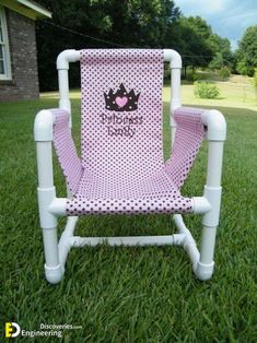 a pink lawn chair sitting in the grass