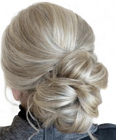 Braiding isn't for everyone, but don't let that drag you down. Here are 11 super trendy and easy no-braid hairstyles you could start doing today! A twist bun is perfect for you! #NoBraidHairstyles #HairStyles #TrendyHairstyles #HairTrends #HairIdeas Scrunchie Bun, Basic Hairstyles, Voluminous Ponytail, Hair Details, Everyday Hair, Twist Bun, Cream Face, Mohawk Hairstyles