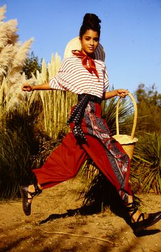 Provence Style Fashion, 1970s Women, Earthy Style, Deep Autumn, Provence Style, Vintage Hippie, Men Vintage, Vintage Casual, Living Life