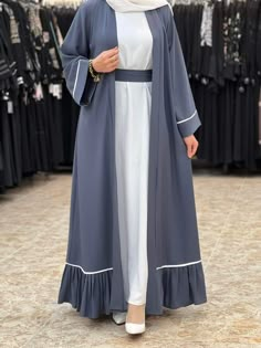 Islamic Fashion Dresses, Abaya Outfit, Moslem Fashion, Abaya Design, Modest Dresses Fashion, Abaya Style, Muslim Women Fashion, Mode Abaya, Fashion Top Outfits