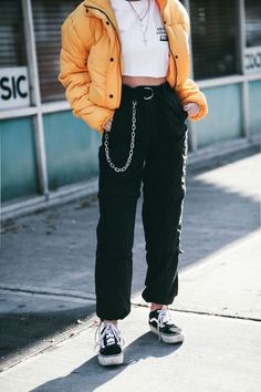 Skater Girl Outfits Aesthetic, Stile Ragazza Skater, Converse Outfits, Goth Outfit, Skater Girl Outfits, Outfits 90s, Skater Girl, Beautiful Shorts, Skater Girls