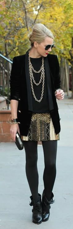 Use tights & combat boots to dress down an embellished skirt Beige Blazer, Skirt Trends, Winter Chic, Moda Vintage, Mode Inspiration, Street Chic, Trending Dresses