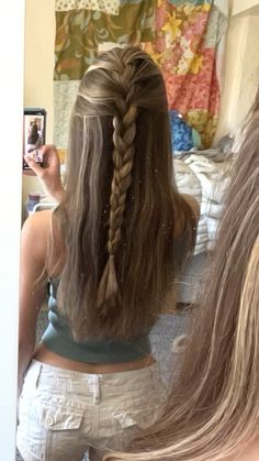 light brunette blonde highlight french braid French Braid On Long Hair, Hairstyles For School Brunettes, French Braid For Medium Length Hair, Outfit With French Braids, Simple Hairstyles Pigtails, Mini Fishtail Braid, Face Framing Layers Hairstyles, Easy And Cute Hair Styles, Think Braids