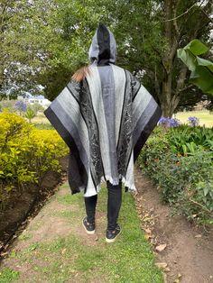 Our beautiful alpaca ponchos are perfect for a casual chilly day or can be dressed up for an evening out. The ponchos are a pullover style with a hood and you will love the coziness of the alpaca wool. The ponchos have grey tones with a tribal print. Size Length: 35 in Width: 43 1/2 in Materials 70% Alpaca & 30% Acrylic Satisfaction Guarantee We want you to love your new Fancy Alpaca product as much as we do and if you do not we accept returns on our products. Benefits of buying Fancy Alpaca pro Casual Alpaca Poncho For Winter, Fashion Poncho, Alpaca Poncho, Boho Poncho, Artisan Fashion, Christmas Clothing, Wool Poncho, Wool Clothing, Poncho Style