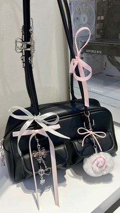 ☆ Purse Inspo Aesthetic, Samo Ondoh Bag Aesthetic, Standoil Bag, Bag Decorating Ideas, Decorated Purse, Purses Aesthetic, Coquette Bag, Decorated Bags, Girly Bags